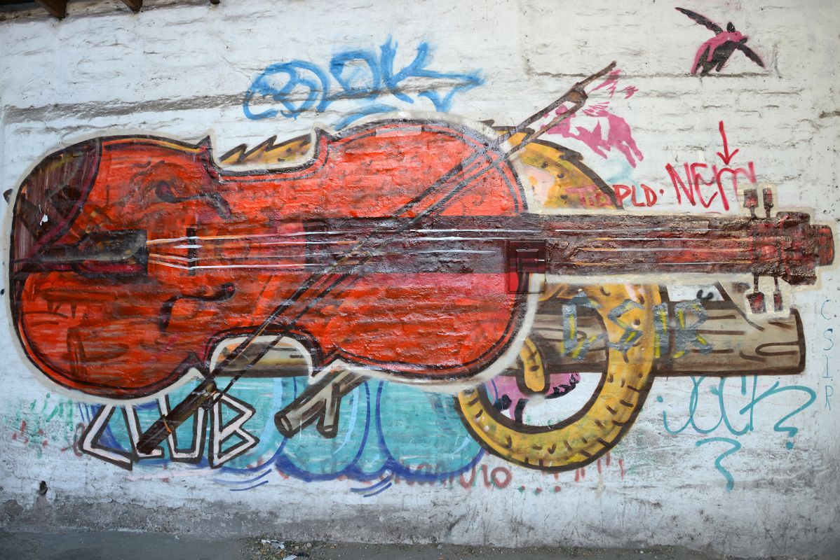 09 Violin Street Art In Mendoza
